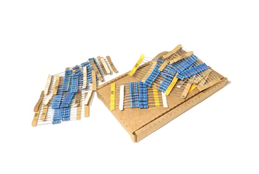 Kit Assortimento Resistenze 3120x 156Valori 1 Ohm - 10M Ohm 1/4W Kit Assortimento Resistenze 3120x 156Valori 1 Ohm - 10M Ohm 1/4W